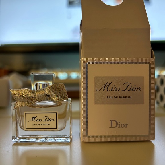 Dior Accessories - Miss dior new 5ml